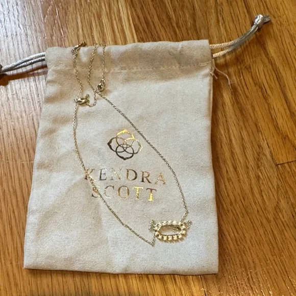 Kendra Scott Gold Pendant Necklace - Picture 1 of 1